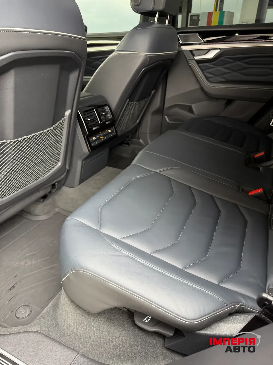 Volkswagen Touareg - фото 12