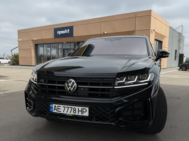 Volkswagen Touareg - фото 1