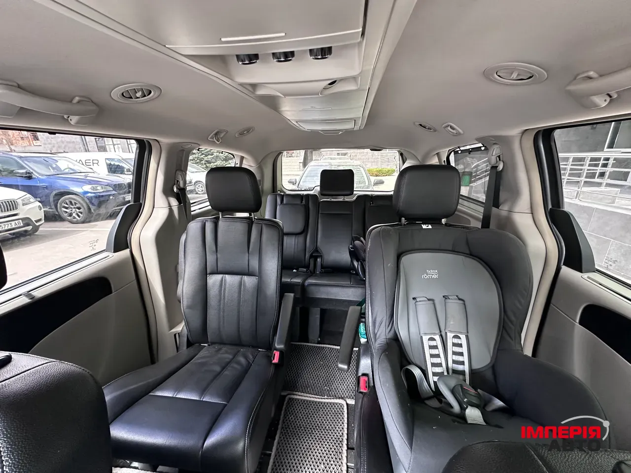 Chrysler Town & Country - фото 11