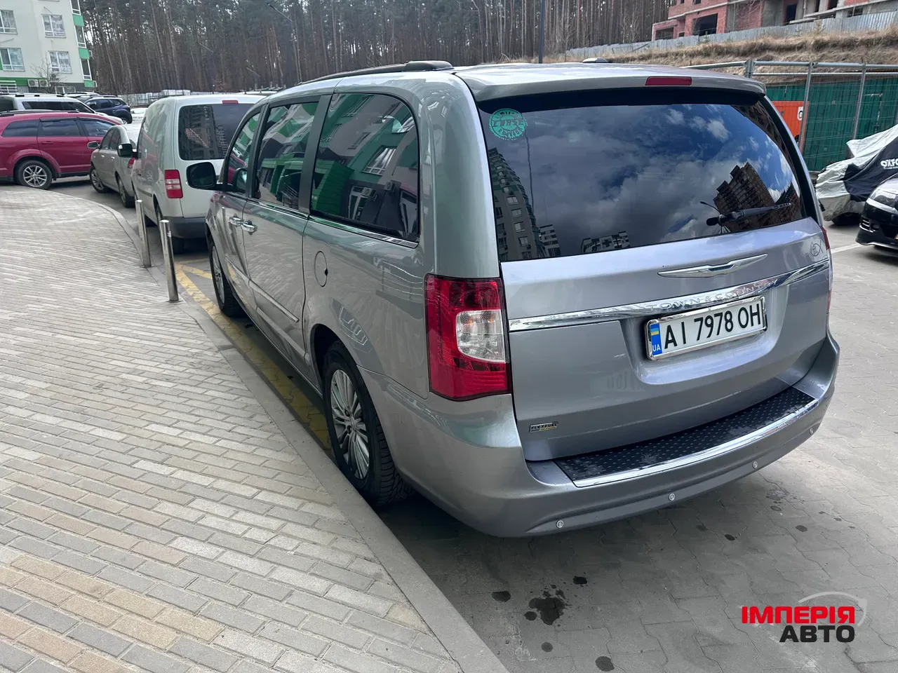 Chrysler Town & Country - фото 5