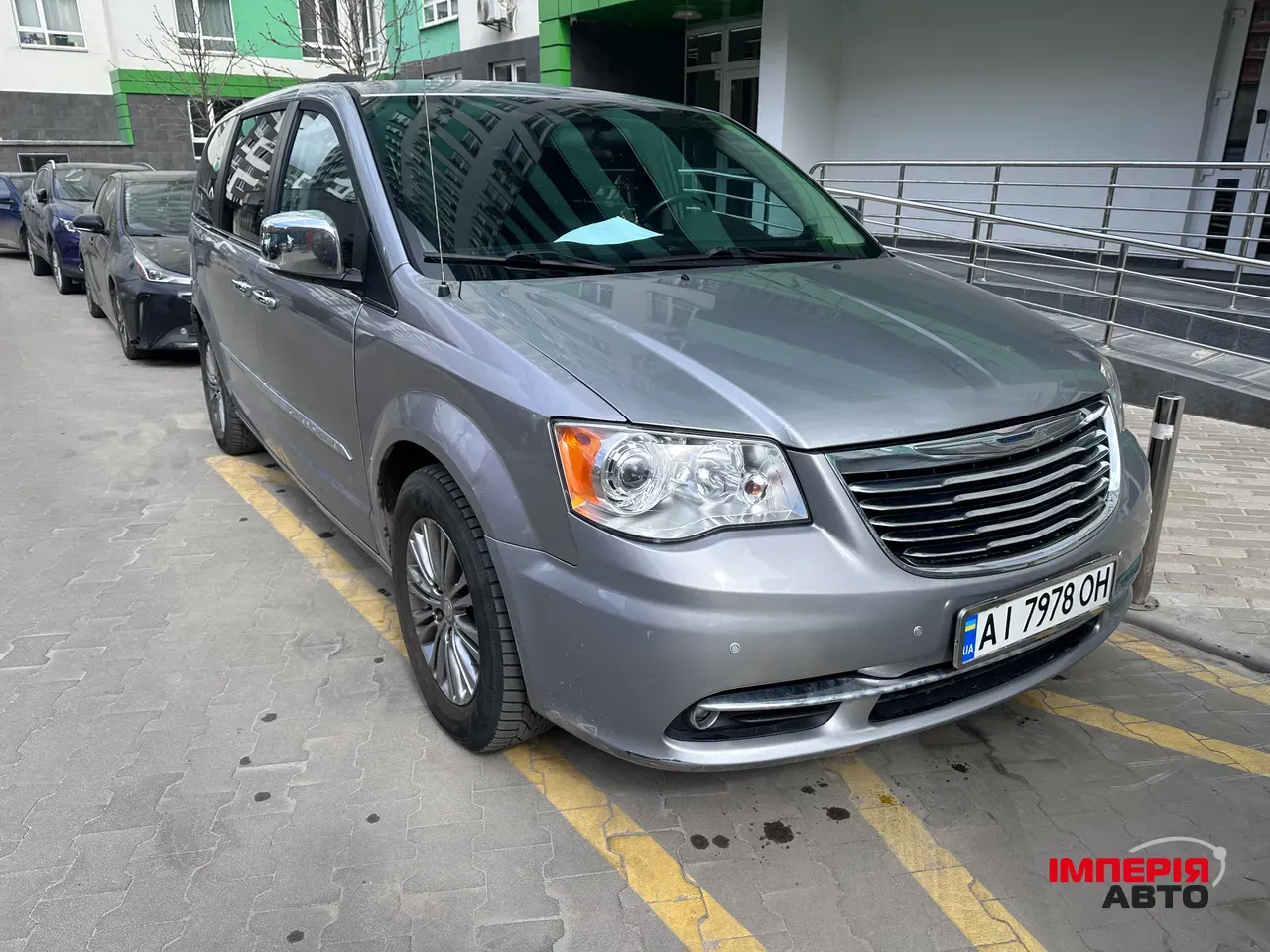 Chrysler Town & Country - фото 3