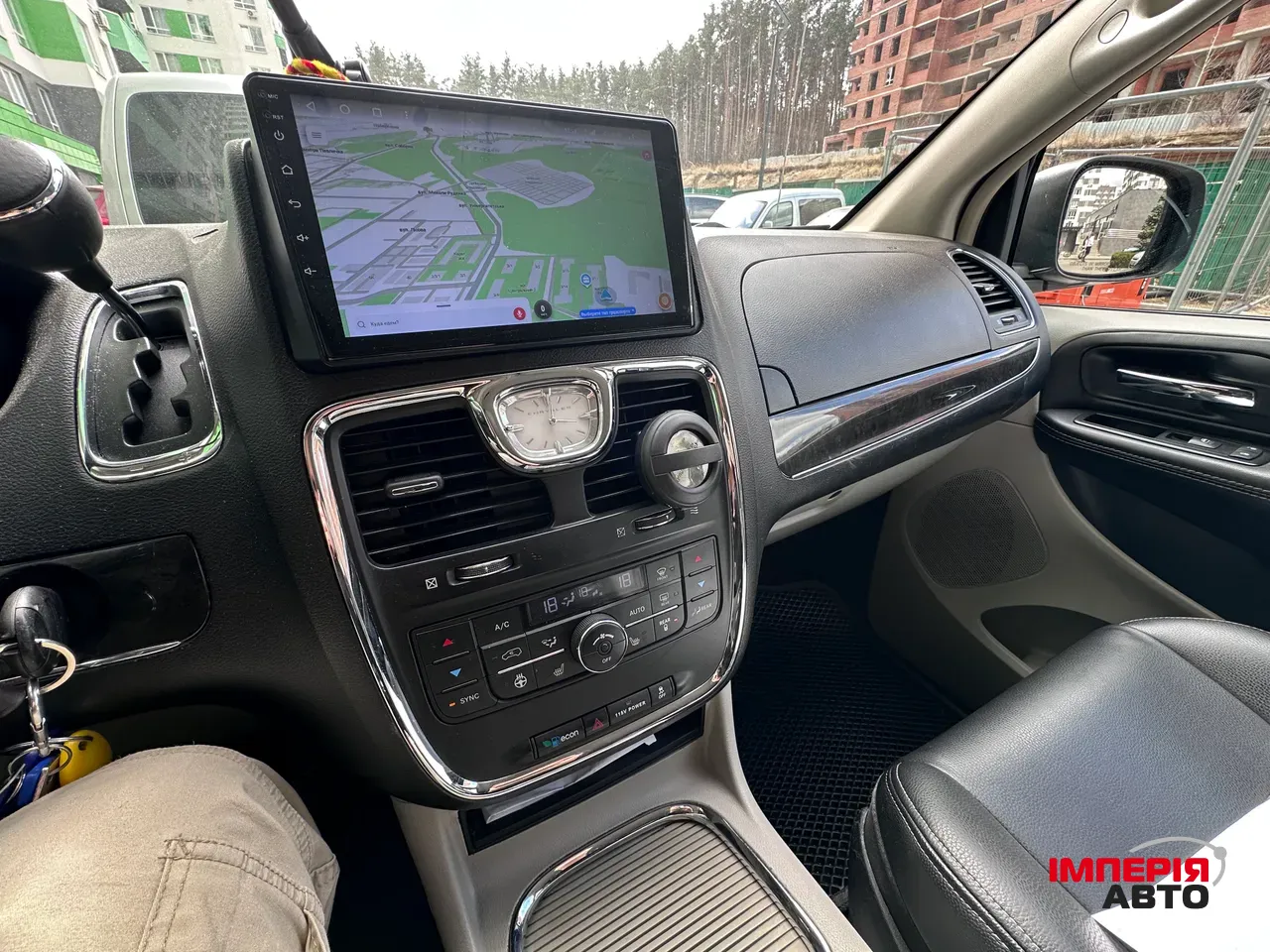 Chrysler Town & Country - фото 9