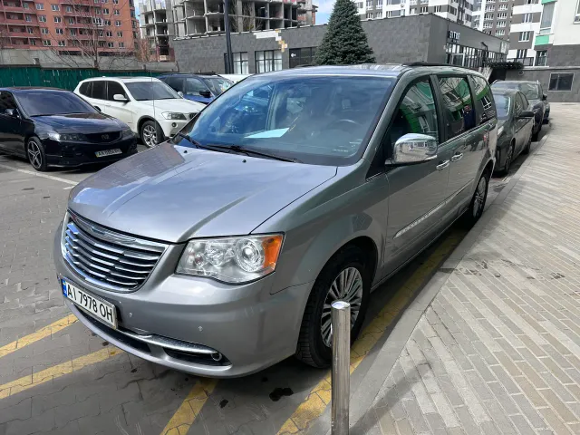 Chrysler Town & Country - фото 2