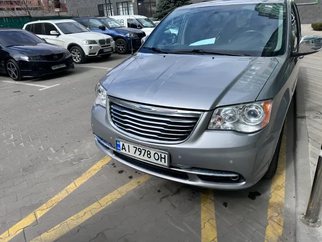 Chrysler Town & Country - фото 1