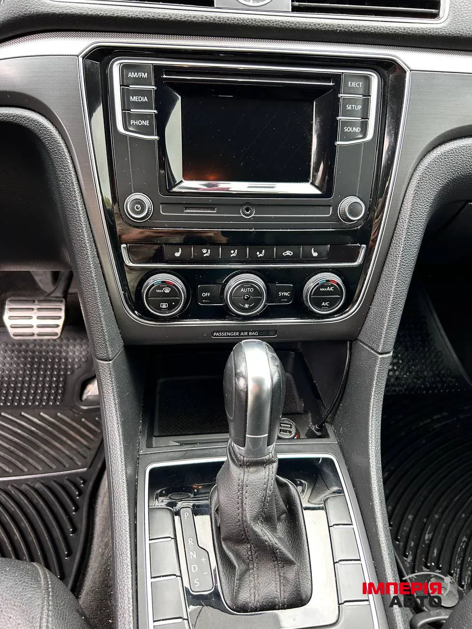 Volkswagen Passat - фото 6