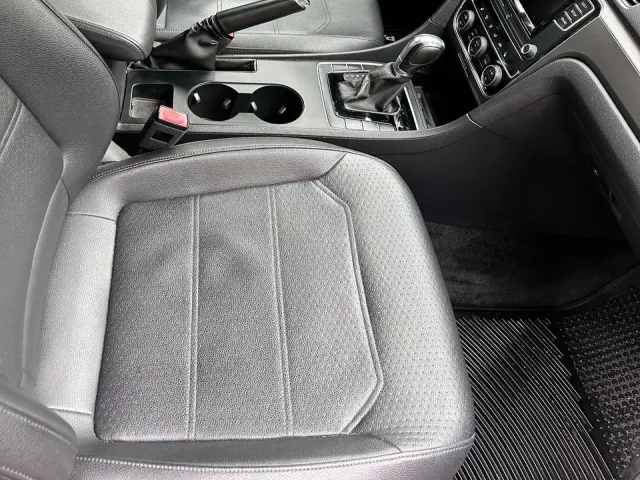 Volkswagen Passat - фото 2