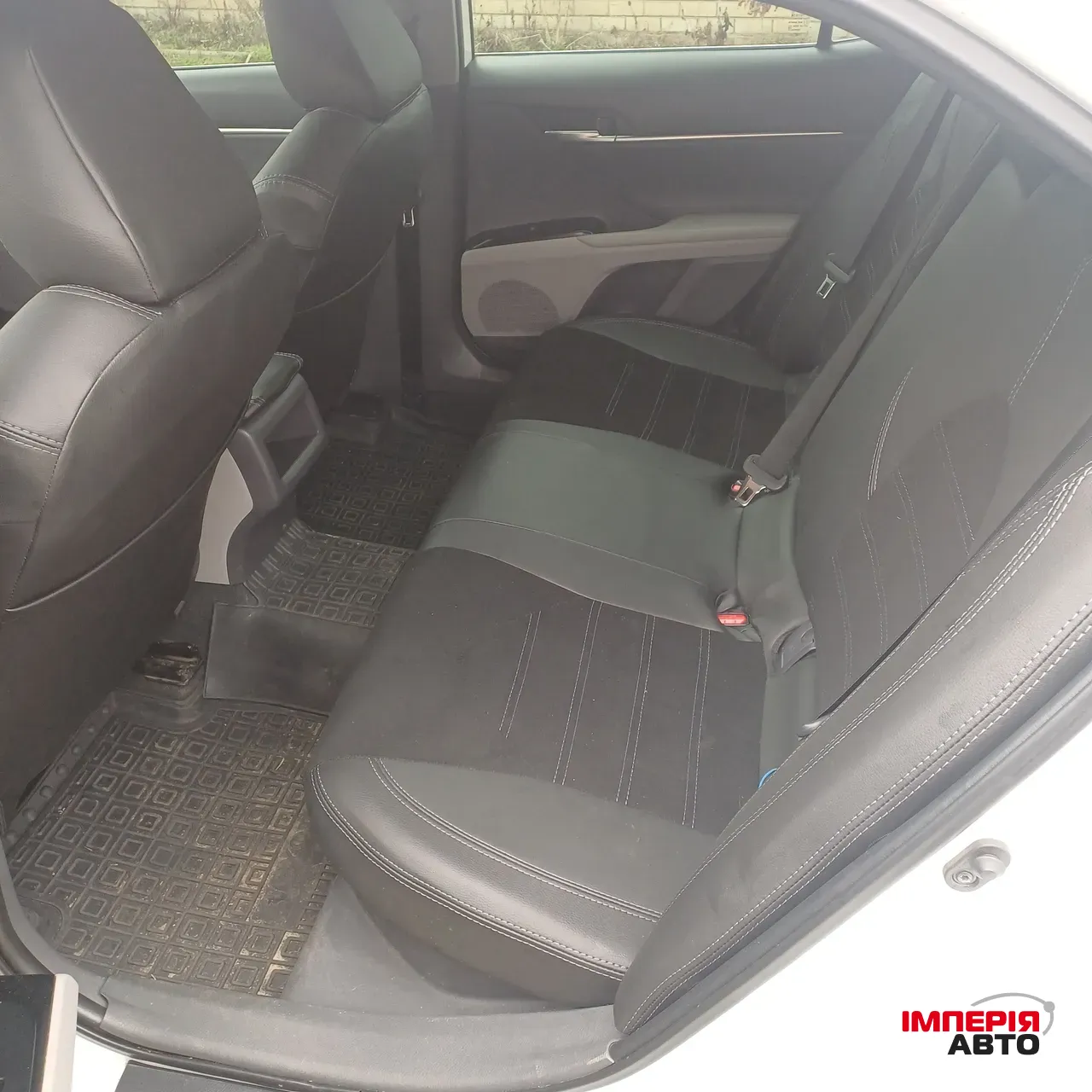 Toyota Camry - фото 2