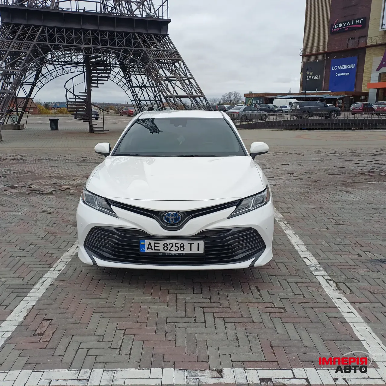 Toyota Camry - фото 1