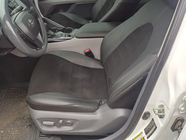 Toyota Camry - фото 3