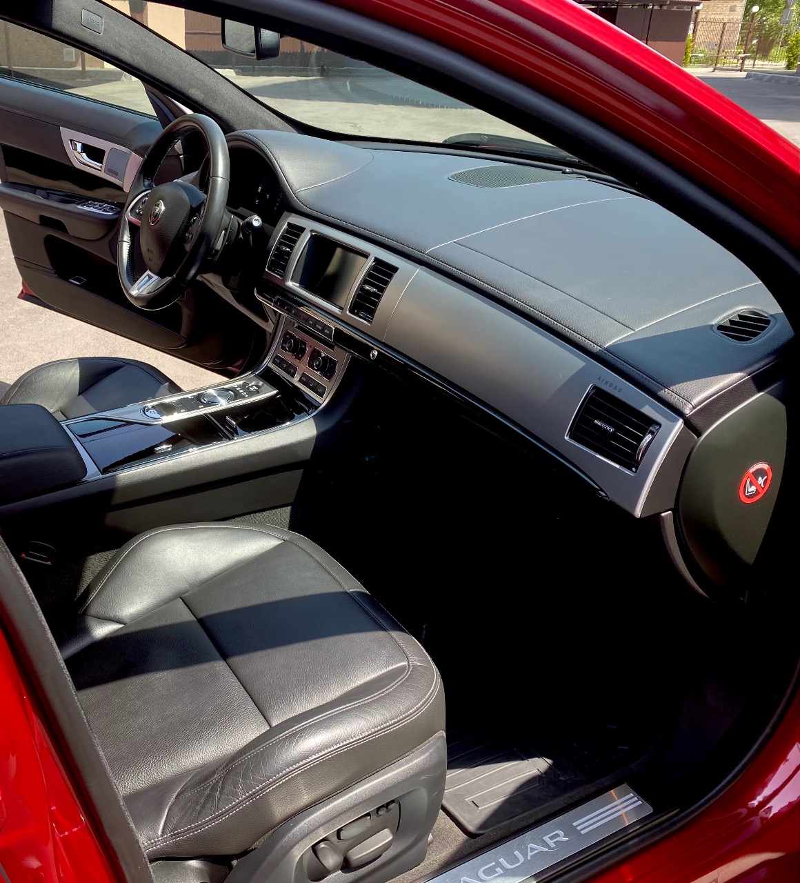 Jaguar XF - фото 3