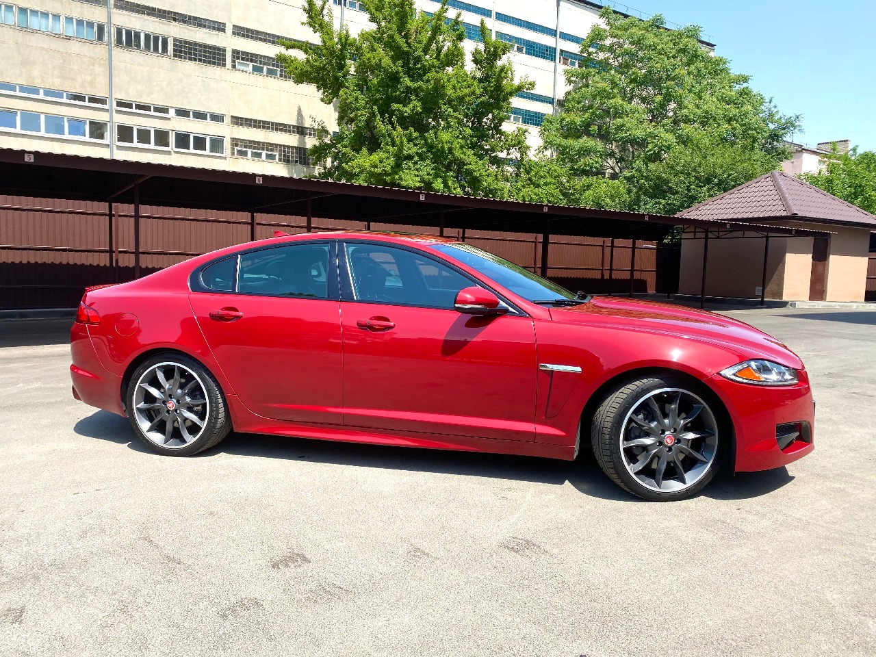 Jaguar XF - фото 12