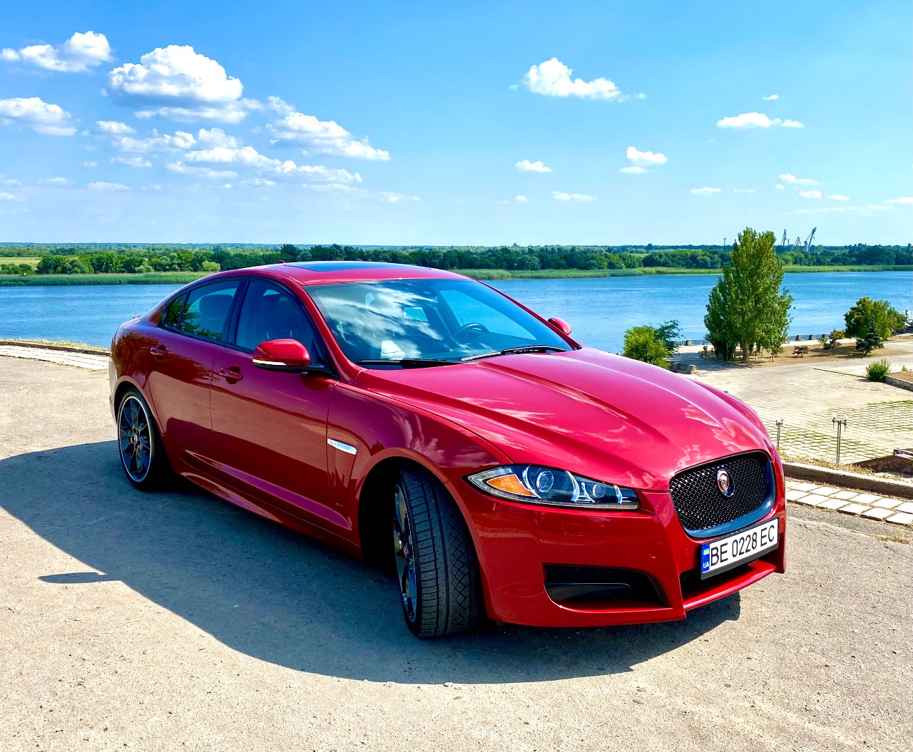 Jaguar XF - фото 4