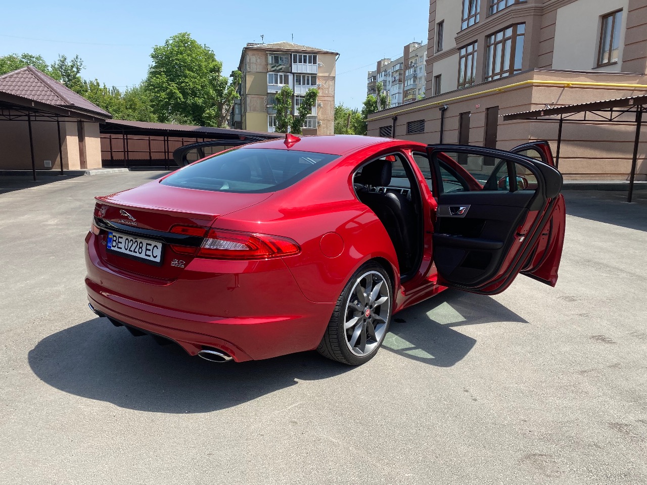 Jaguar XF - фото 2