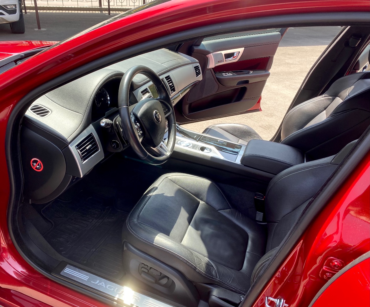 Jaguar XF - фото 6