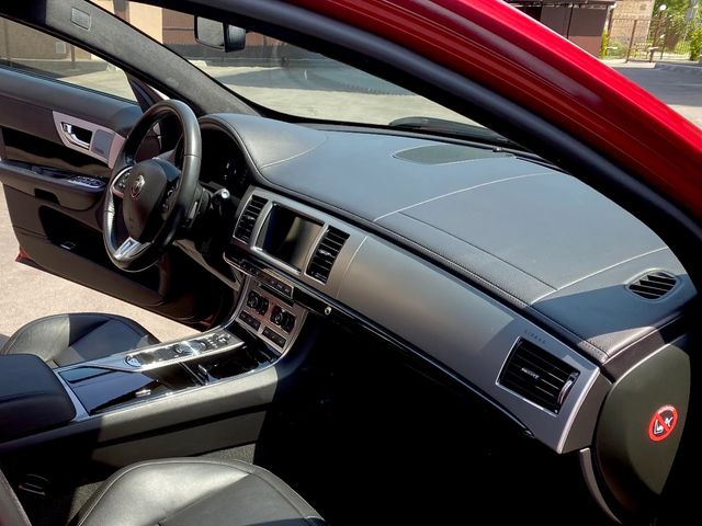 Jaguar XF - фото 3