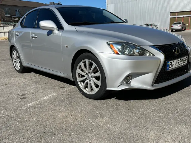 Lexus IS - фото 3