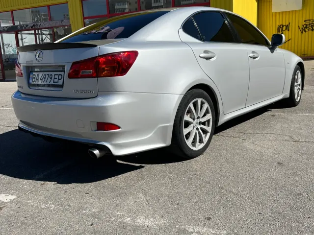 Lexus IS - фото 4