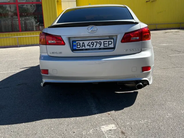 Lexus IS - фото 5