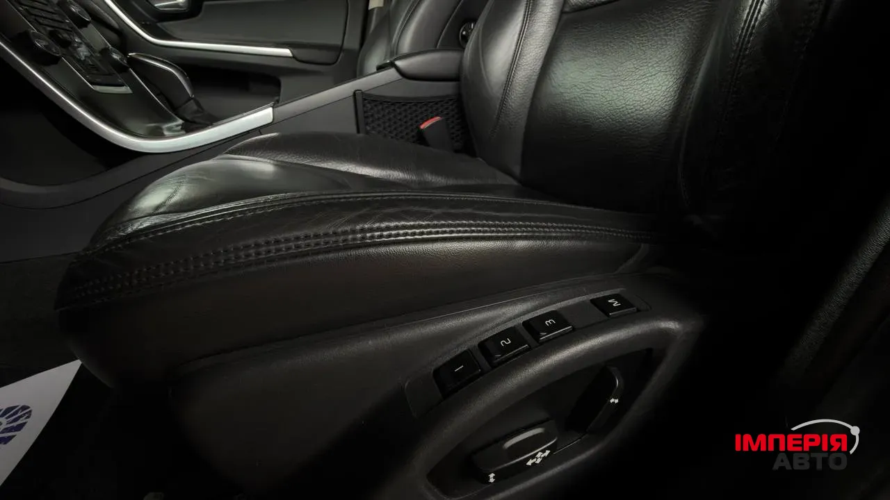 Volvo XC60 - фото 12