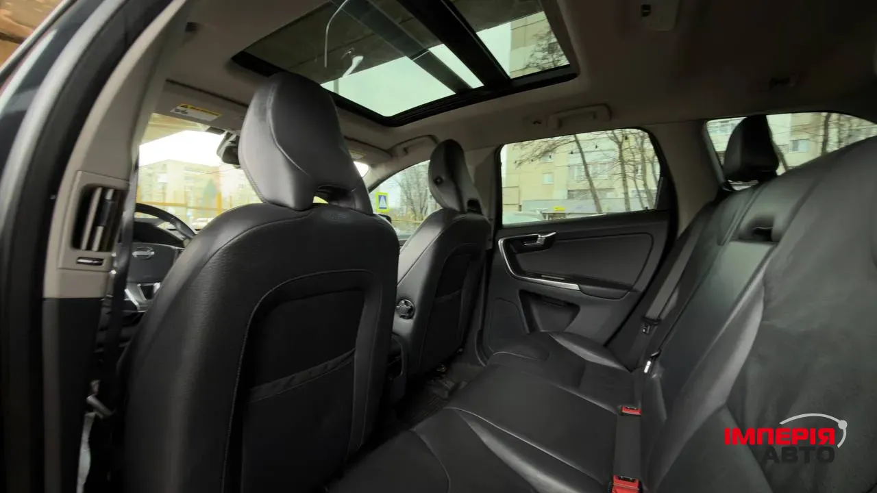 Volvo XC60 - фото 6