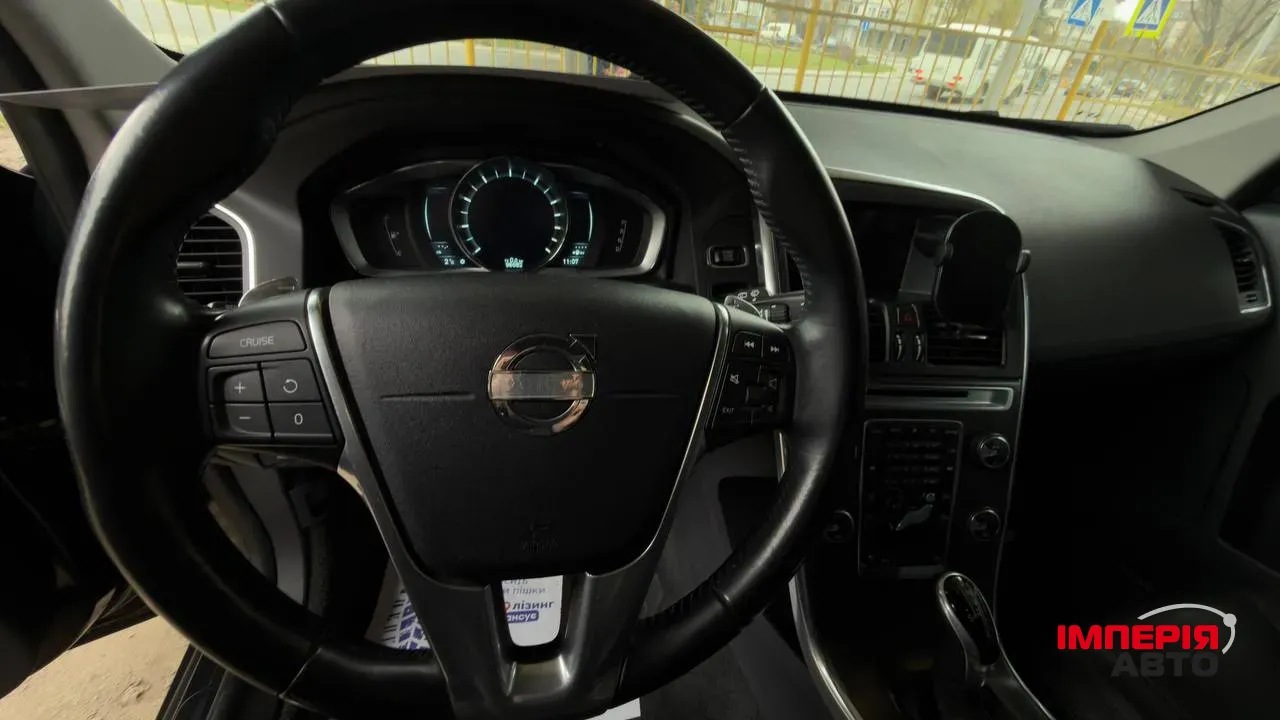 Volvo XC60 - фото 11
