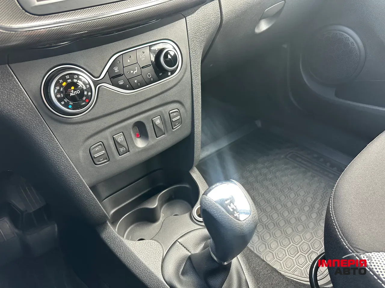 Renault Sandero - фото 17