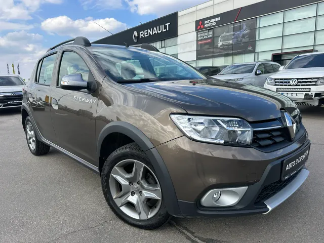 Renault Sandero - фото 1