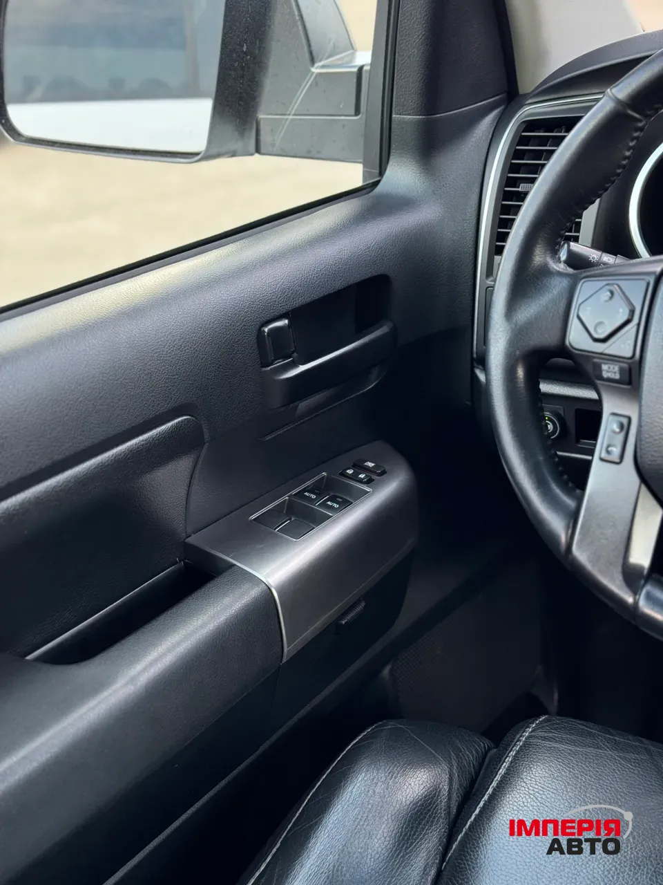 Toyota Sequoia - фото 15