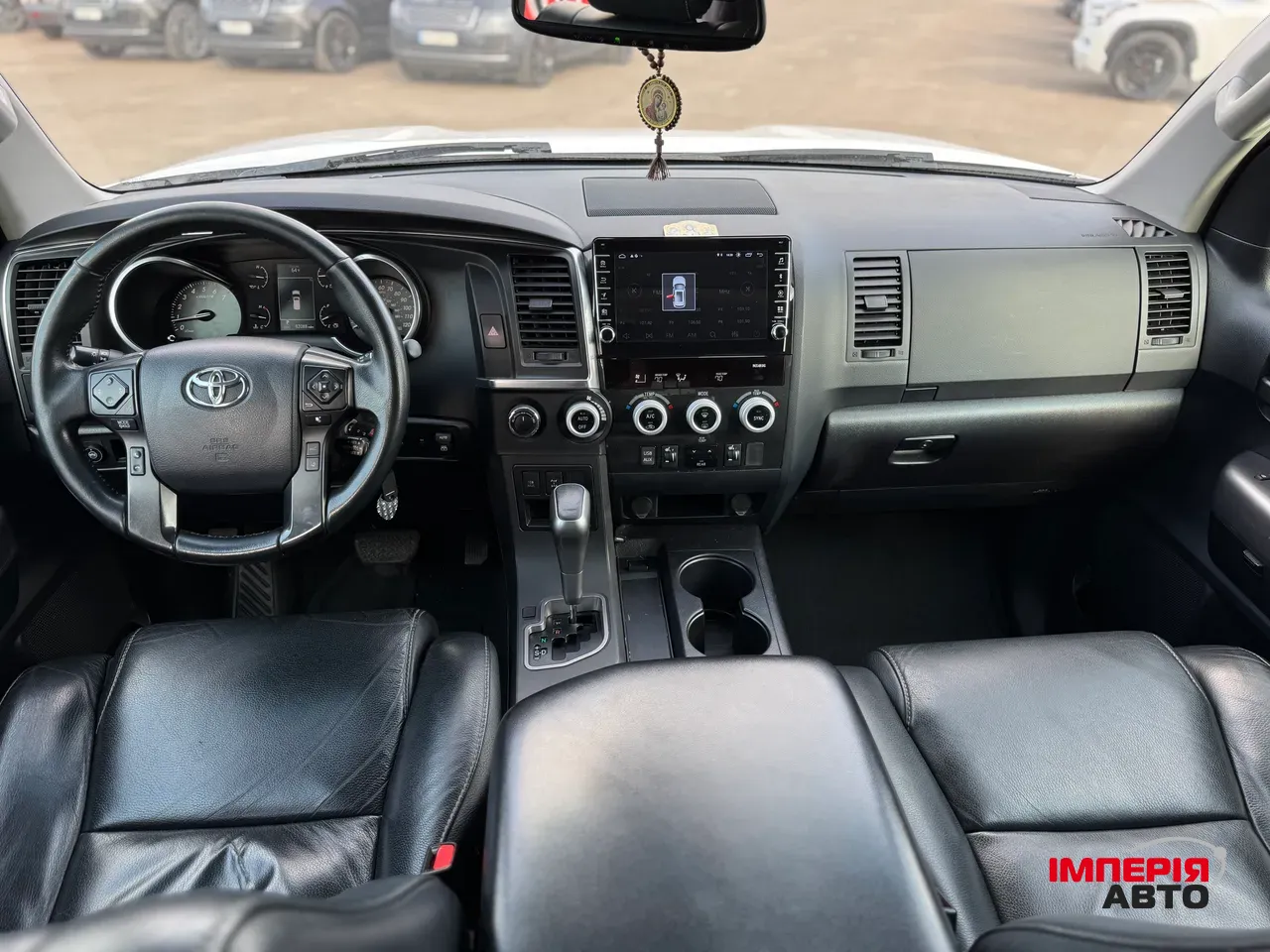 Toyota Sequoia - фото 11