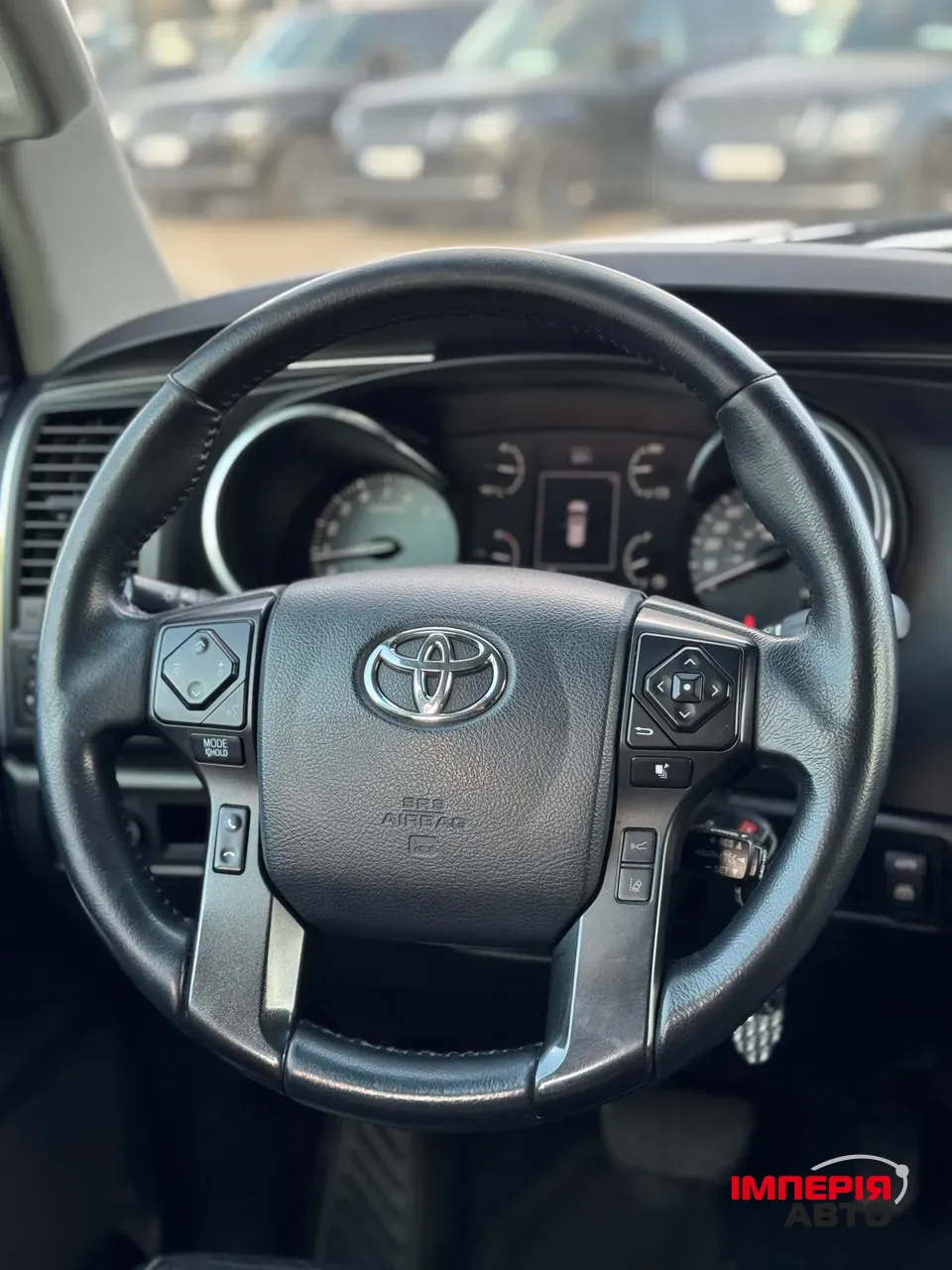 Toyota Sequoia - фото 13