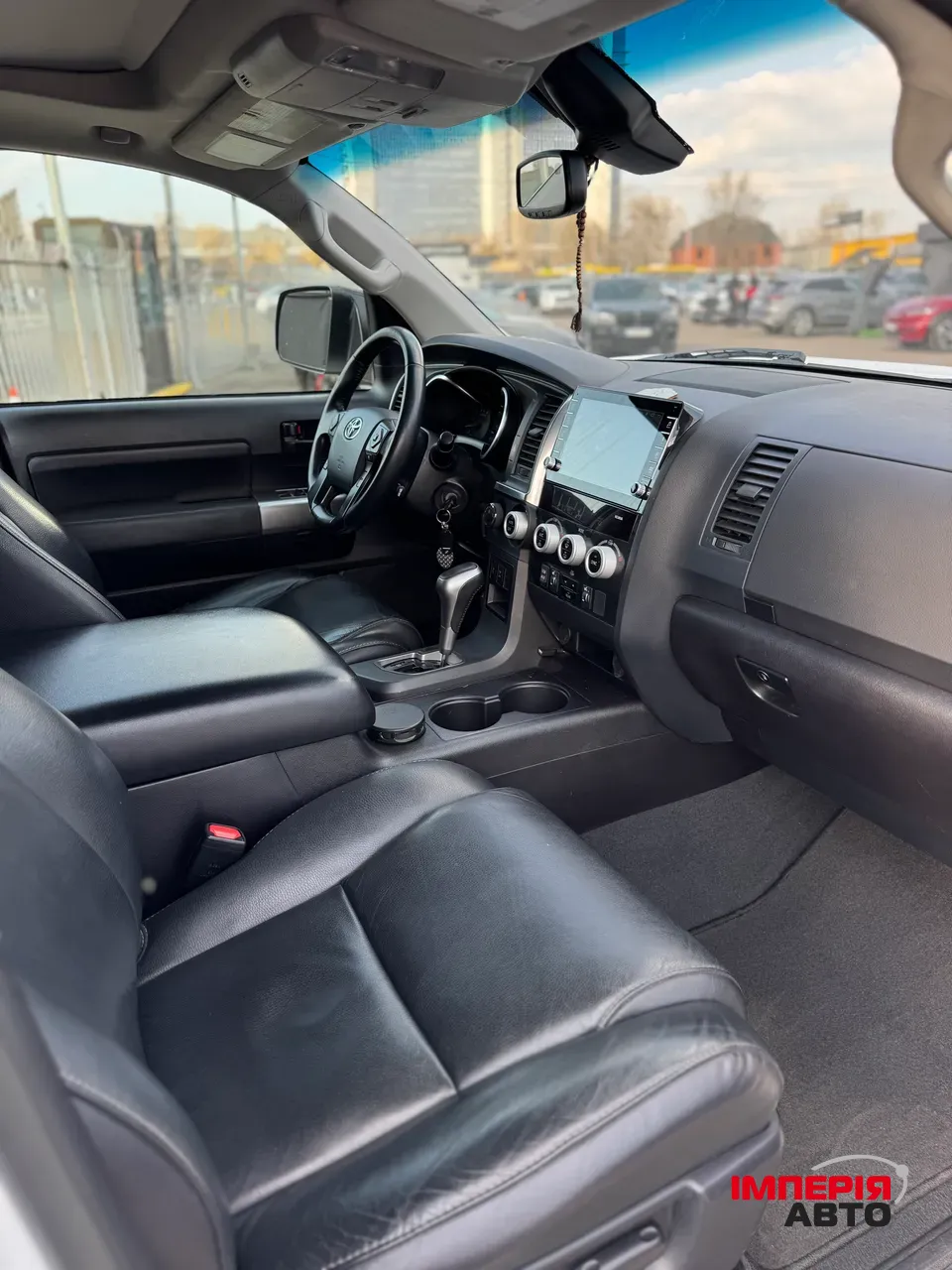 Toyota Sequoia - фото 17