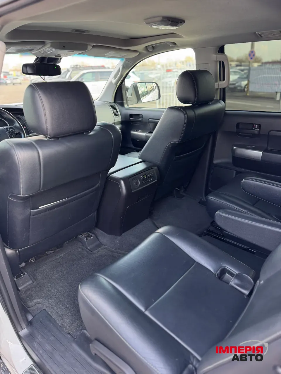 Toyota Sequoia - фото 10