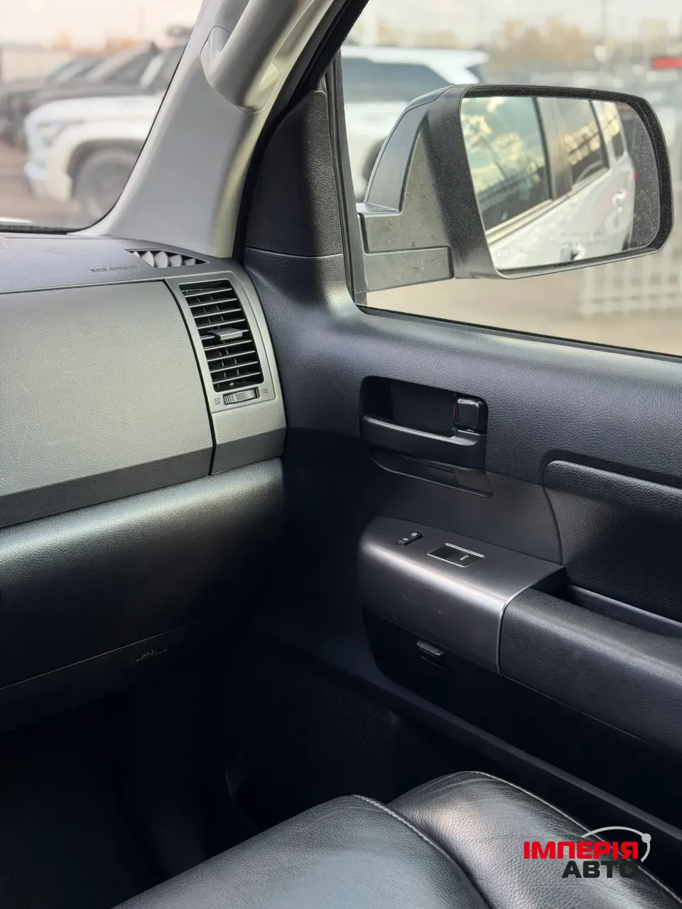 Toyota Sequoia - фото 14