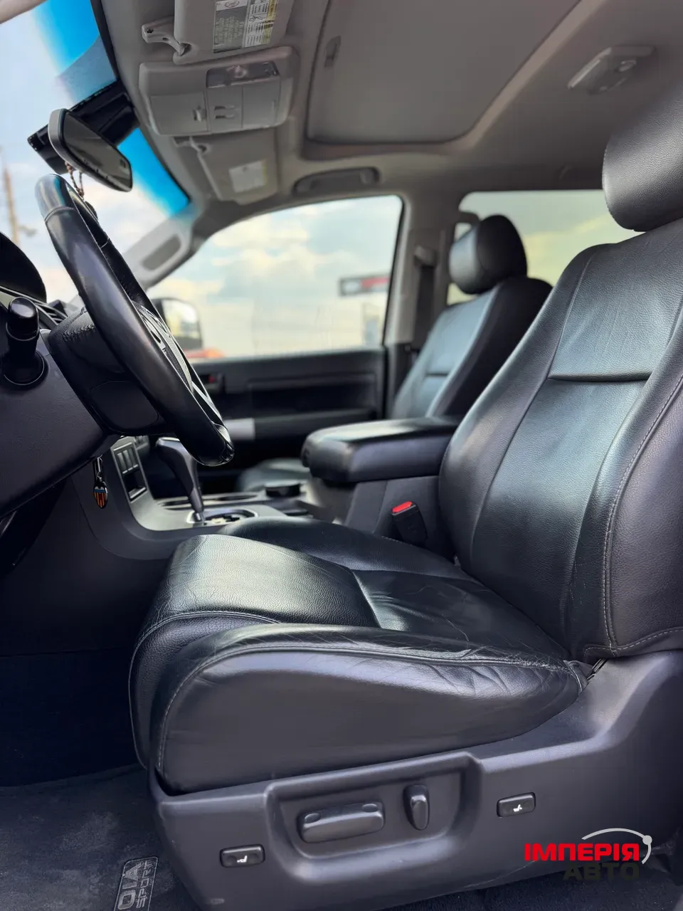 Toyota Sequoia - фото 7