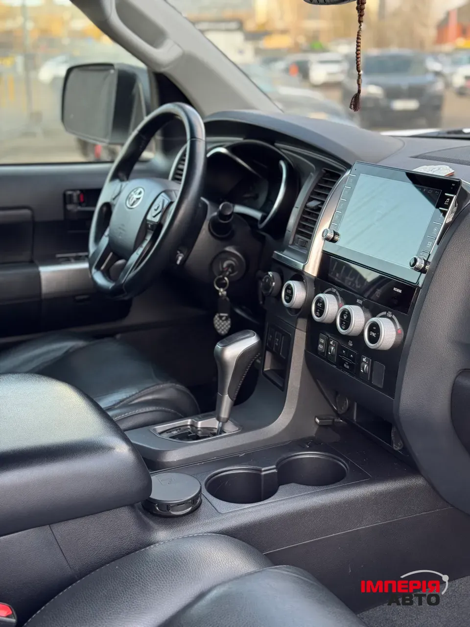 Toyota Sequoia - фото 16