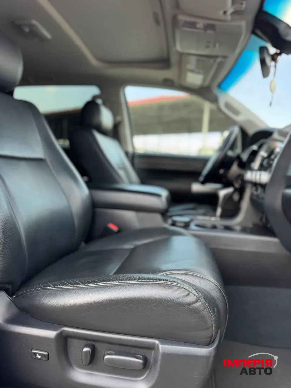 Toyota Sequoia - фото 18