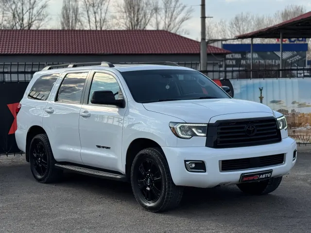 Toyota Sequoia - фото 3