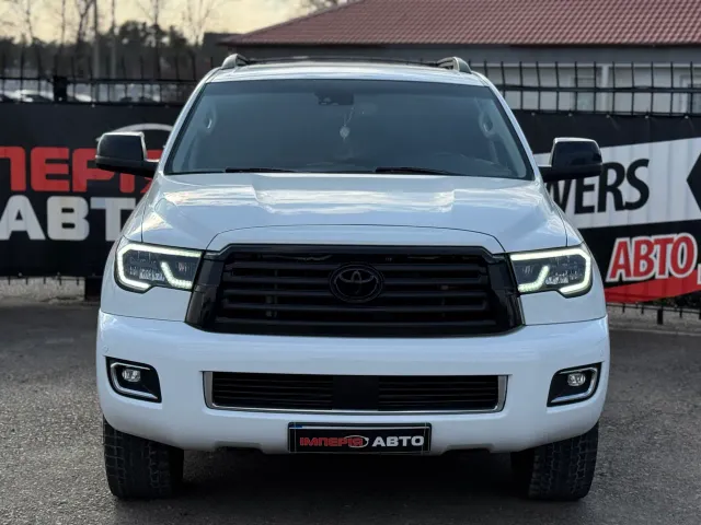 Toyota Sequoia - фото 2