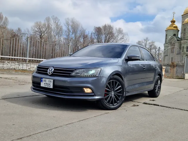 Volkswagen Jetta - фото 1