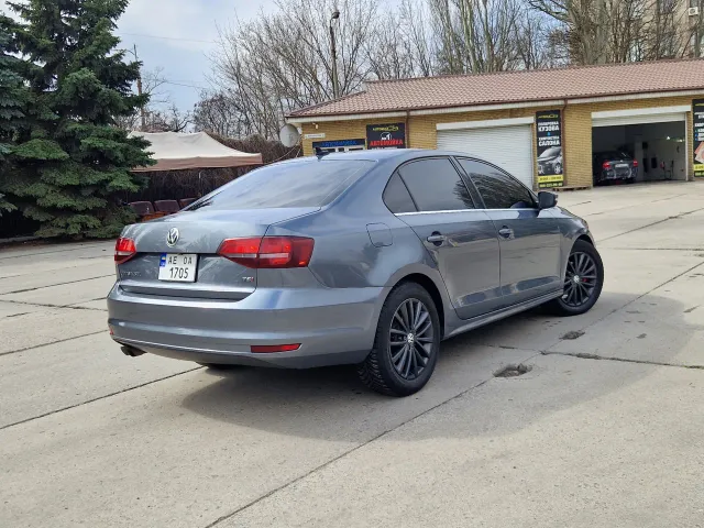 Volkswagen Jetta - фото 4