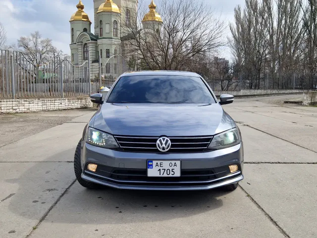 Volkswagen Jetta - фото 2