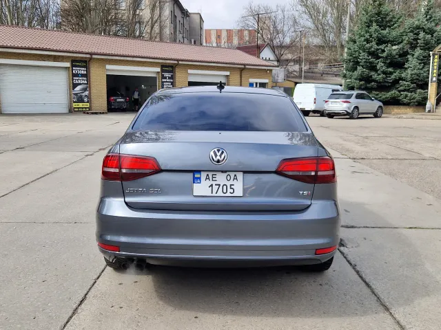 Volkswagen Jetta - фото 5