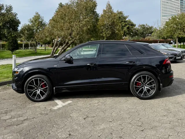 Audi Q8 - фото 5