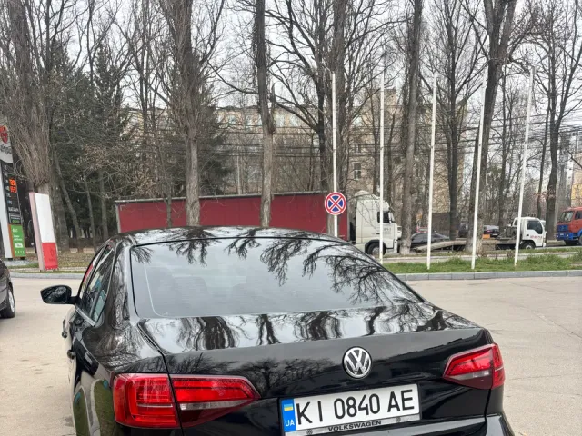 Volkswagen Jetta - фото 4