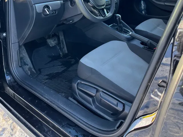 Volkswagen Jetta - фото 3