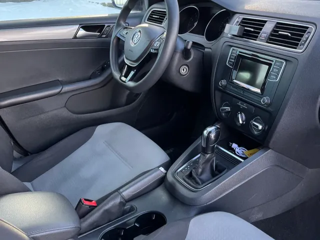 Volkswagen Jetta - фото 4