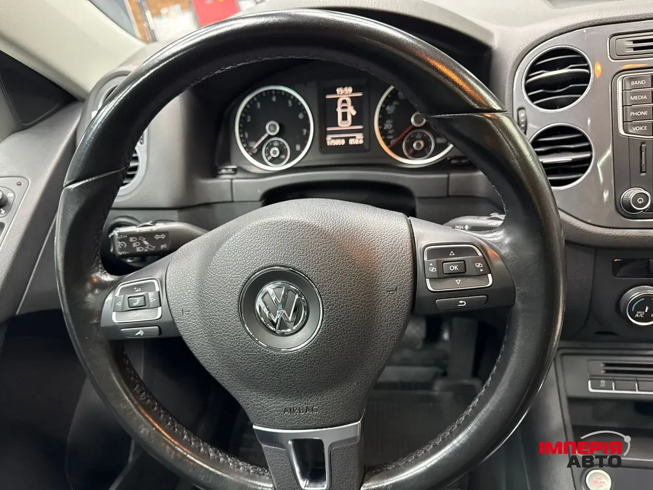 Volkswagen Tiguan - фото 12