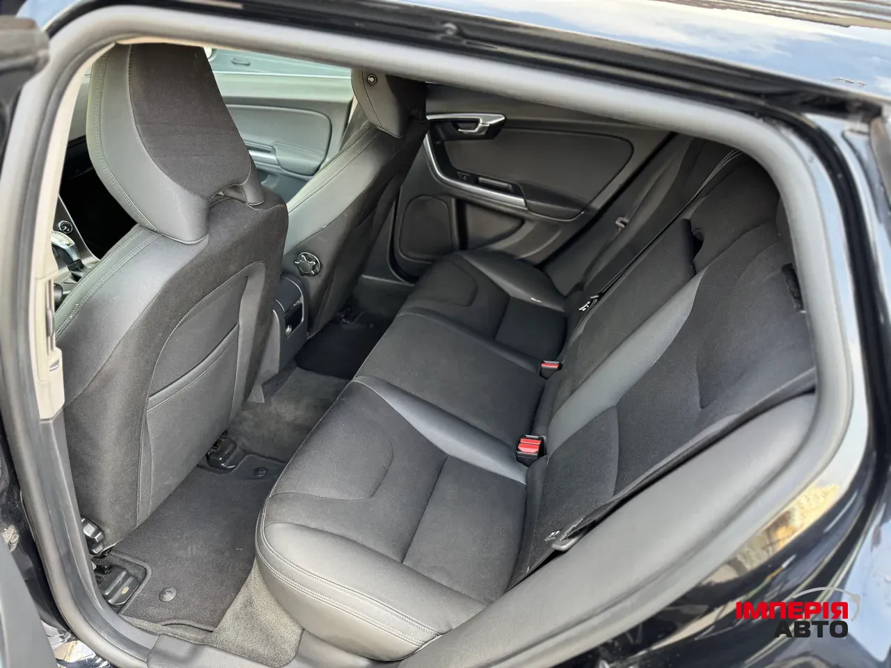 Volvo V60 - фото 19