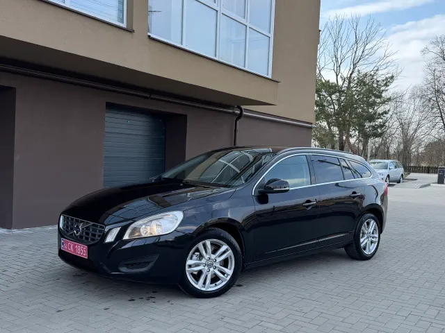 Volvo V60 - фото 1