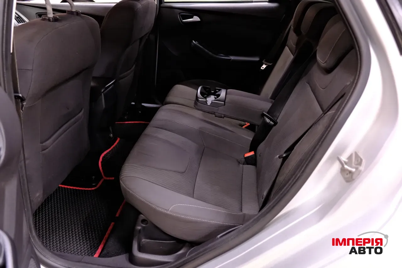 Ford Focus - фото 8